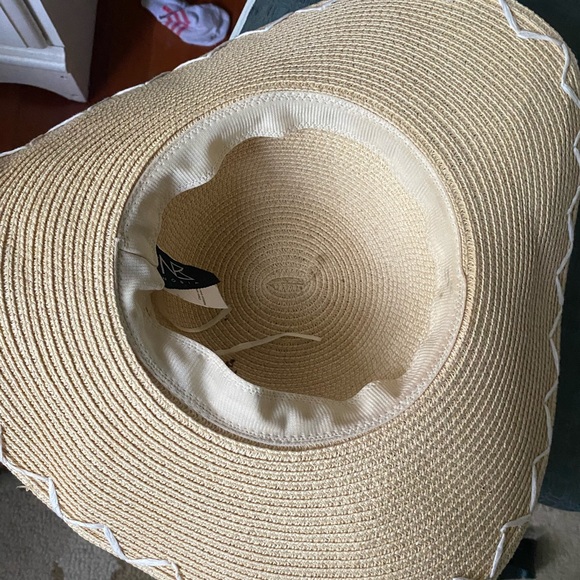 Straw sun hat - Picture 3 of 3